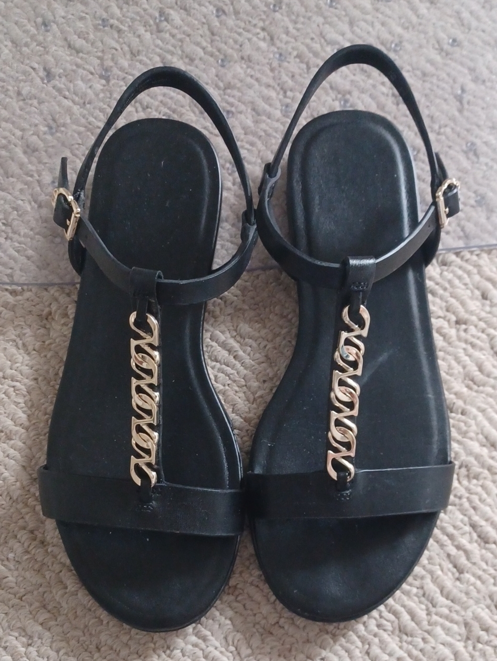 Naturalizer Black T-Strap Sandals with Gold Chain